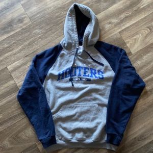 Hooters Men’s hoodie